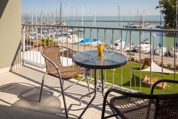 Hotel Yacht Wellness & Business (Siófok)